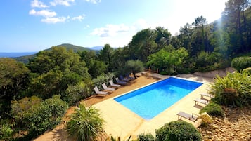 AuĂenpool, beheizter Pool, LiegestĂŒhle
