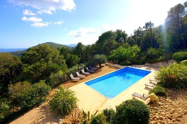 Außenpool, beheizter Pool, Liegestühle