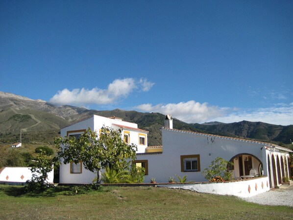 Exterior - Large Andalucian villa with pool, stunning views and privacy (Sedella)