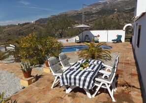 Outdoor dining - Large Andalucian villa with pool, stunning views and privacy (Sedella)