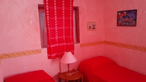 2 quartos, ferros/tábuas de passar roupa, Wi-Fi, roupa de cama