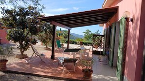 A covered patio with outdoor furniture, a pergola, and potted plants. - Villa Giuliana, Two-room apartment 4 Ptl. (Capoliveri)