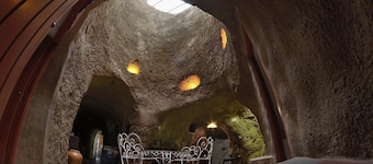 BARRETO CAVES. In the center of a 27,000 m. Finca. Mountain and sea views.