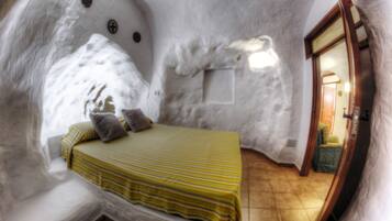 6 Schlafzimmer, Schreibtisch, schallisolierte Zimmer