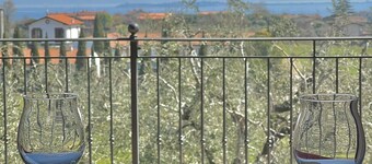 A quiet terrace with a breathtaking view of Lake Garda 