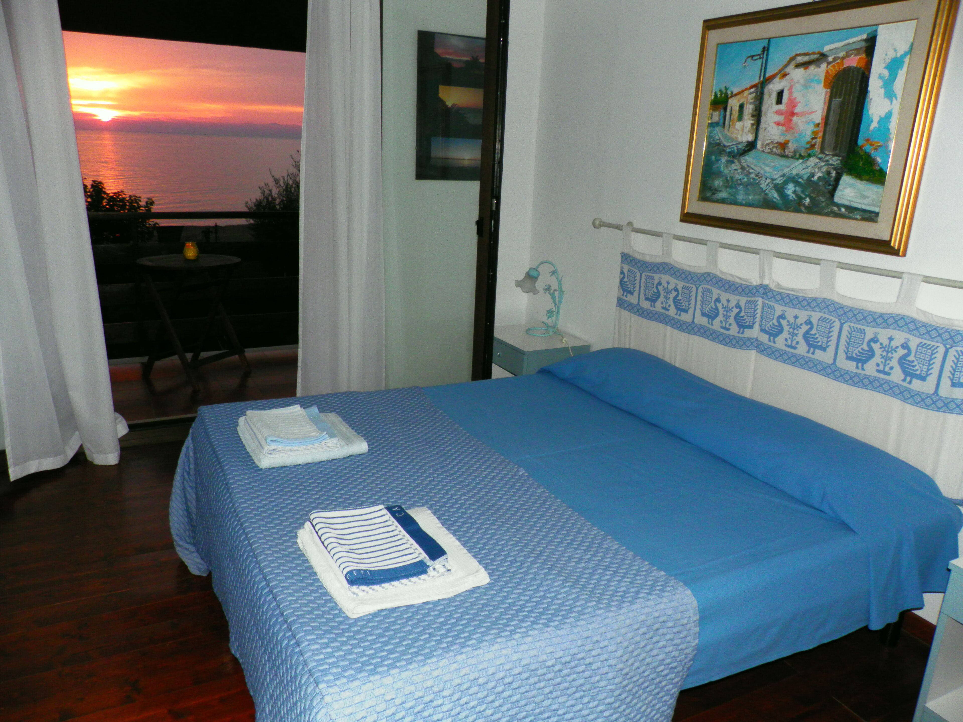 independent three-room apartment with direct entrance to the southern coast of Sardegn
