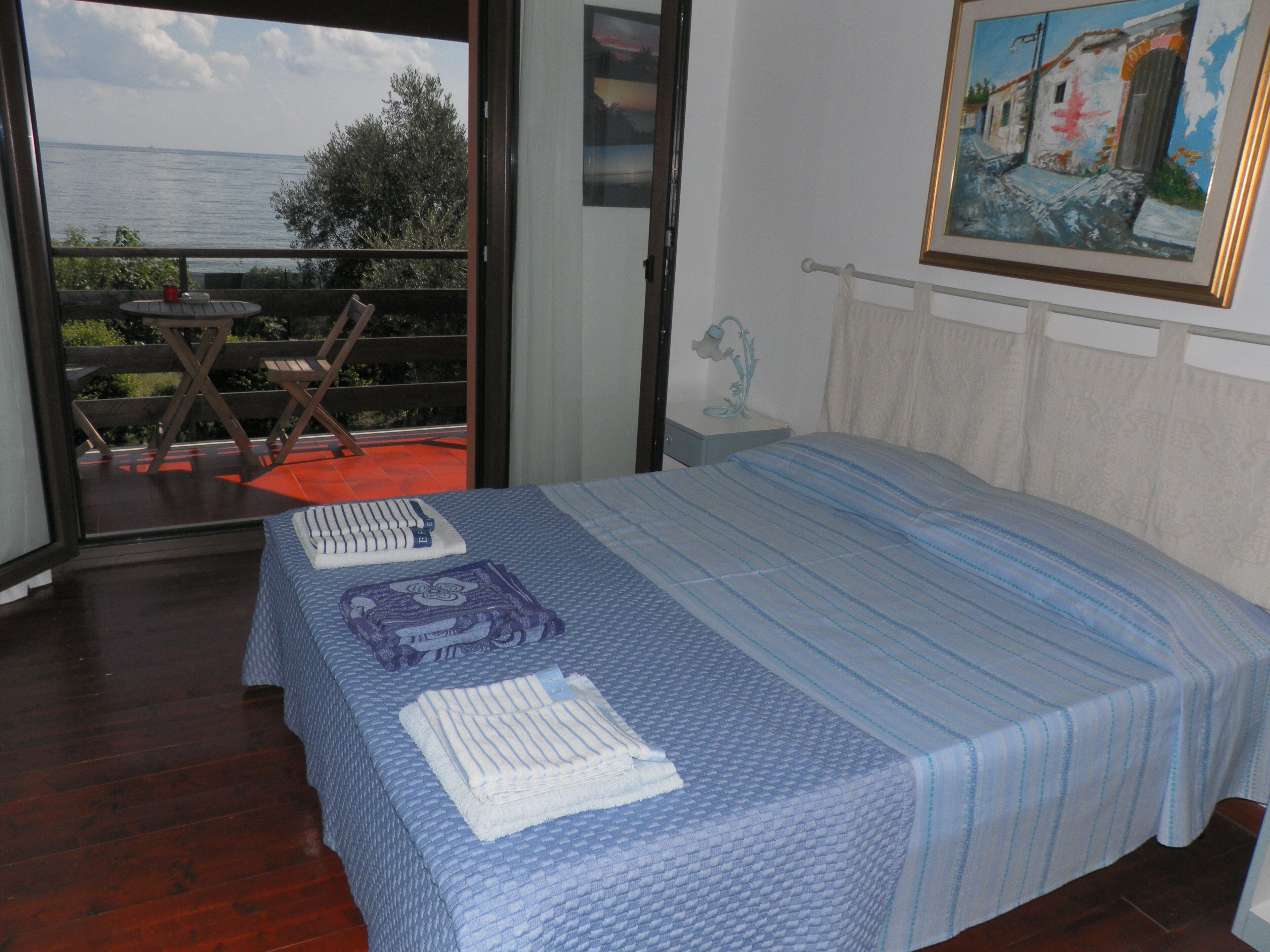 independent three-room apartment with direct entrance to the southern coast of Sardegn