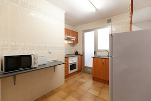 Frigorifero, microonde, forno, macchina per tè/caffè