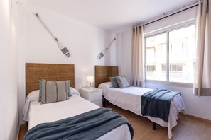 3 chambres, fer et planche à repasser, Wi-Fi gratuit, draps fournis