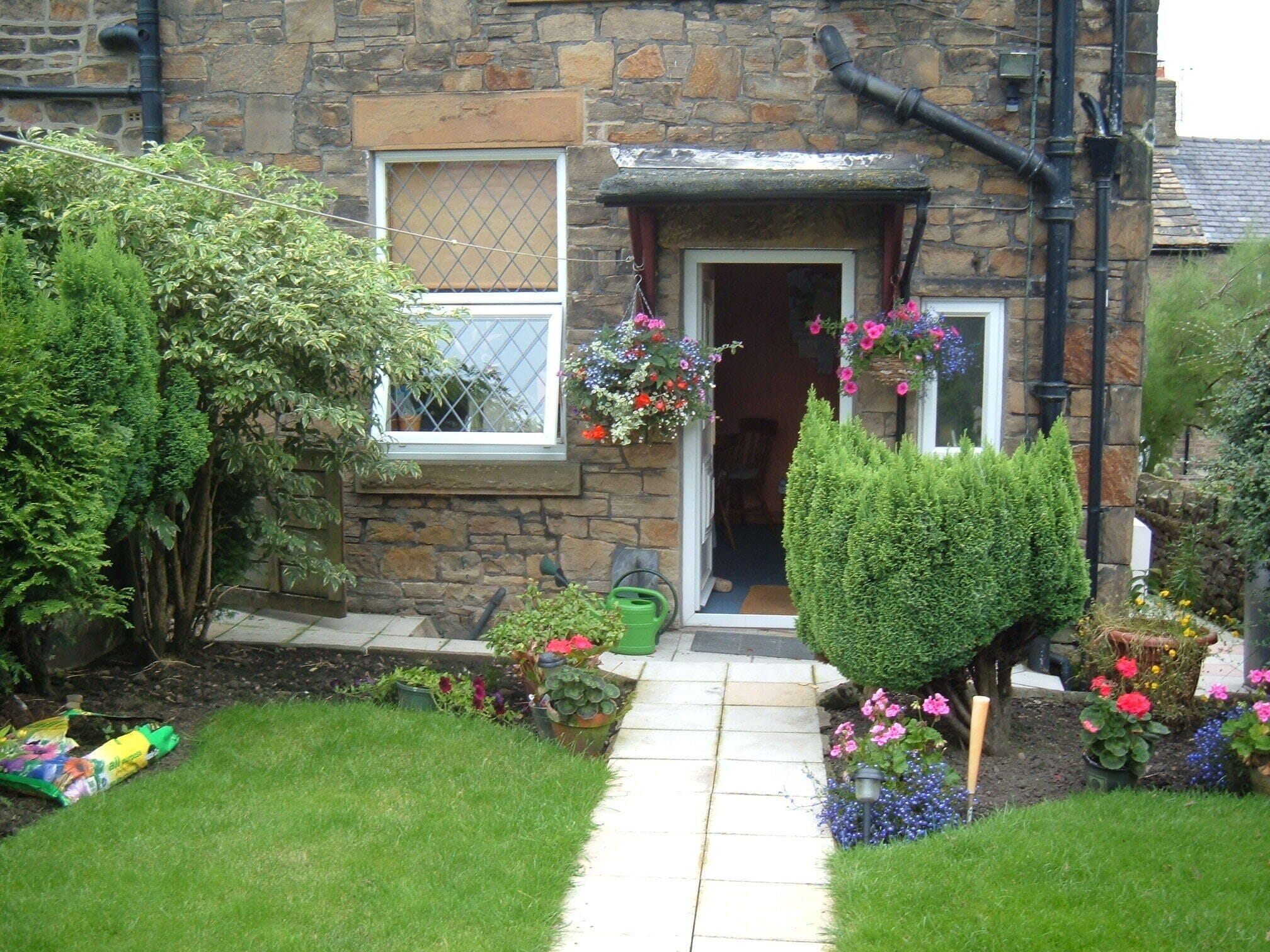 ONE BEDROOM PEAK DISTRICT COTTAGE 2MINS WALK TO PEAK FOREST CANAL