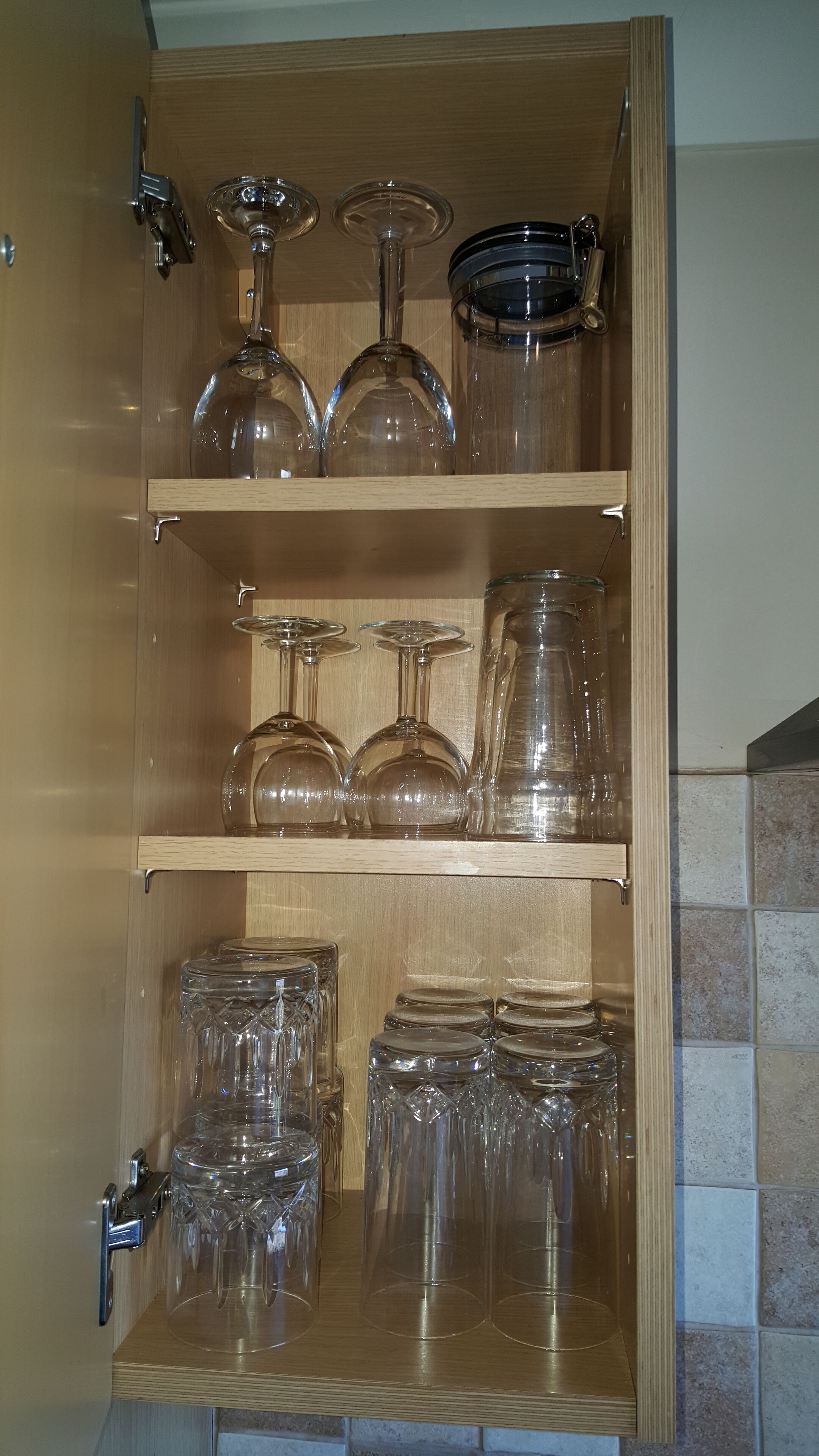Plenty of glasses!!
