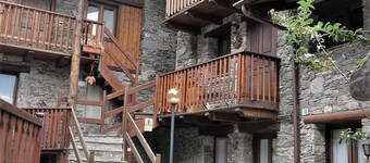 Three rooms with 4/5 beds, overlooking Mont Blanc and private box