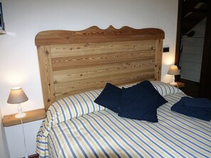 2 bedrooms, iron/ironing board, Internet, bed sheets