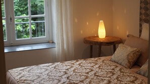 3 chambres, fer et planche à repasser, Wi-Fi, draps fournis