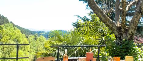 屋外ダイニングエリア