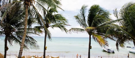 海灘、躺椅、沙灘巾