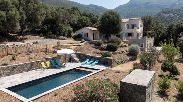 Piscine extérieure, piscine chauffée