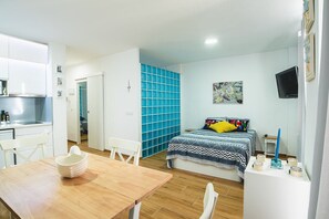1 bedroom, iron/ironing board, free WiFi, bed sheets - COZY APARTMENT WITH SEA VIEW & FREE WIFI (Empuriabrava)