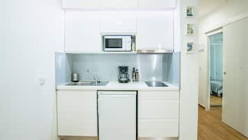 Fridge, microwave, stovetop, coffee/tea maker