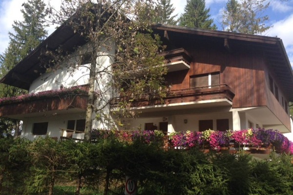 the house from out side. the flat is at 2nd floor