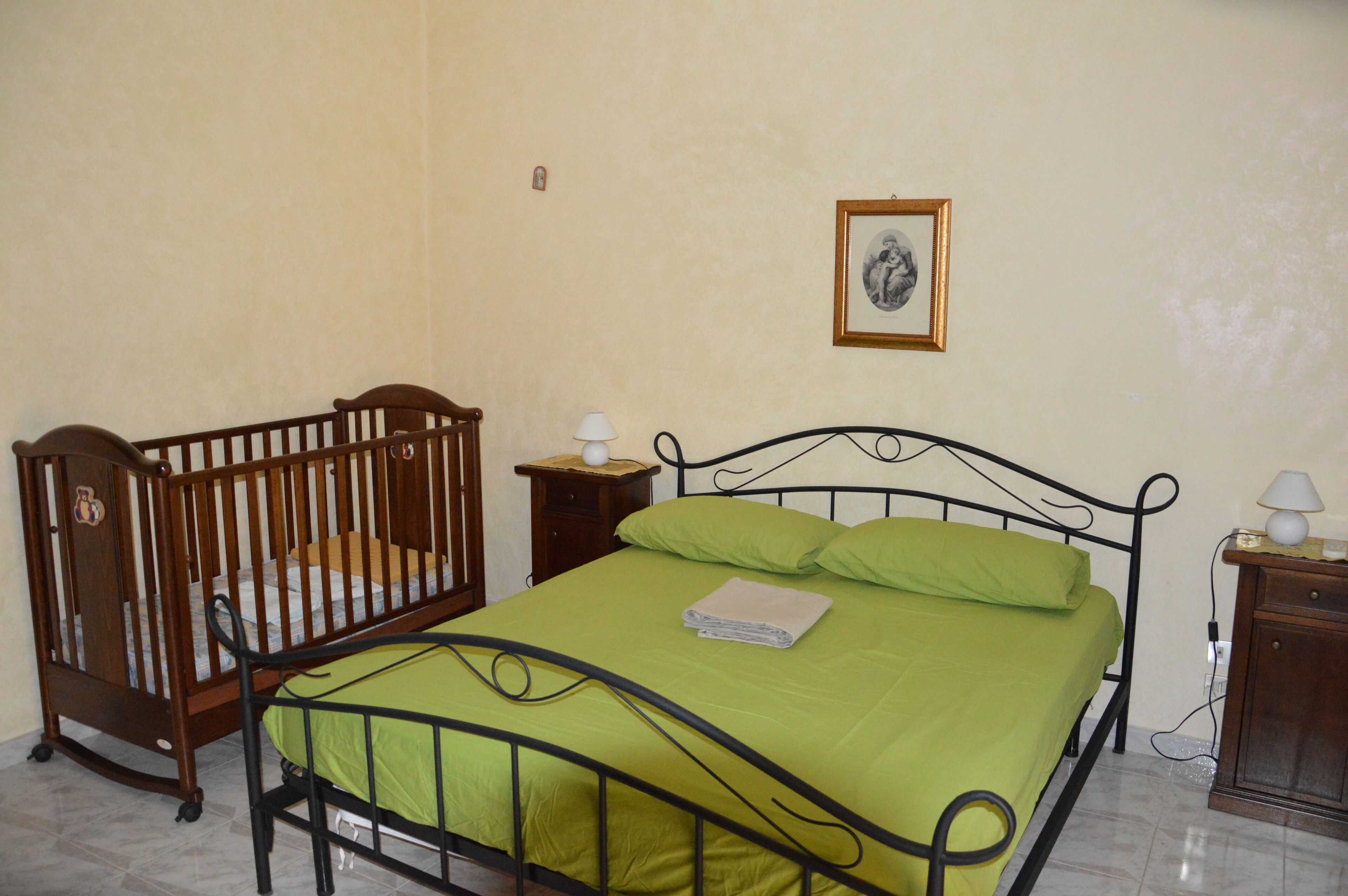 Apartment 100 m from the sea with Wi-Fi -air conditioning and terrace.