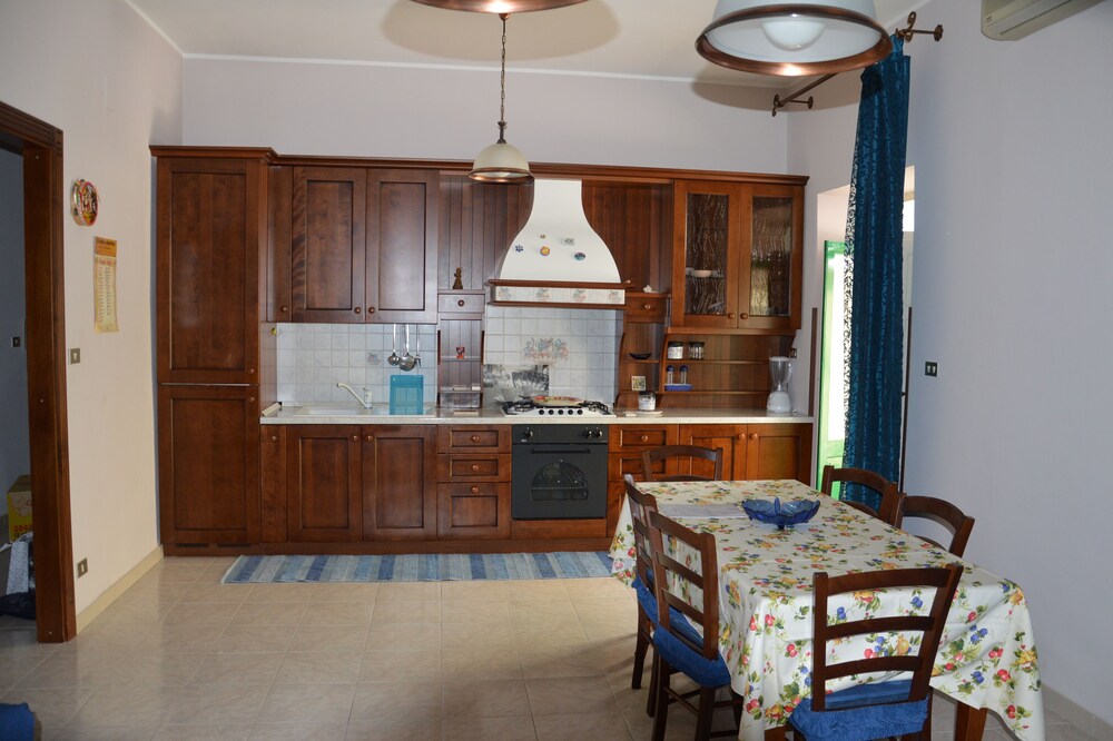 Apartment 100 m from the sea with Wi-Fi -air conditioning and terrace.