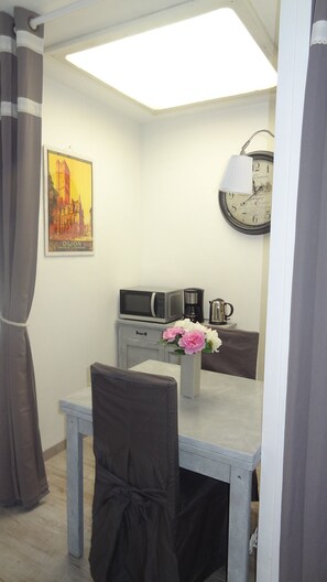 Dining - Full historic center - studio with parking classified 2 stars (Dijon)