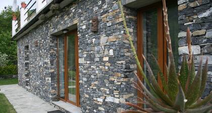 A house between the sea and the hill CITRA 010007-LT-0175