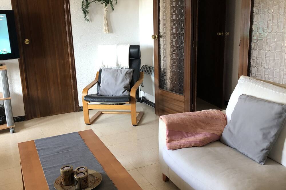 Spacious rural apartment with wifi ideal for families or groups