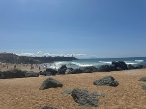 Una spiaggia nelle vicinanze