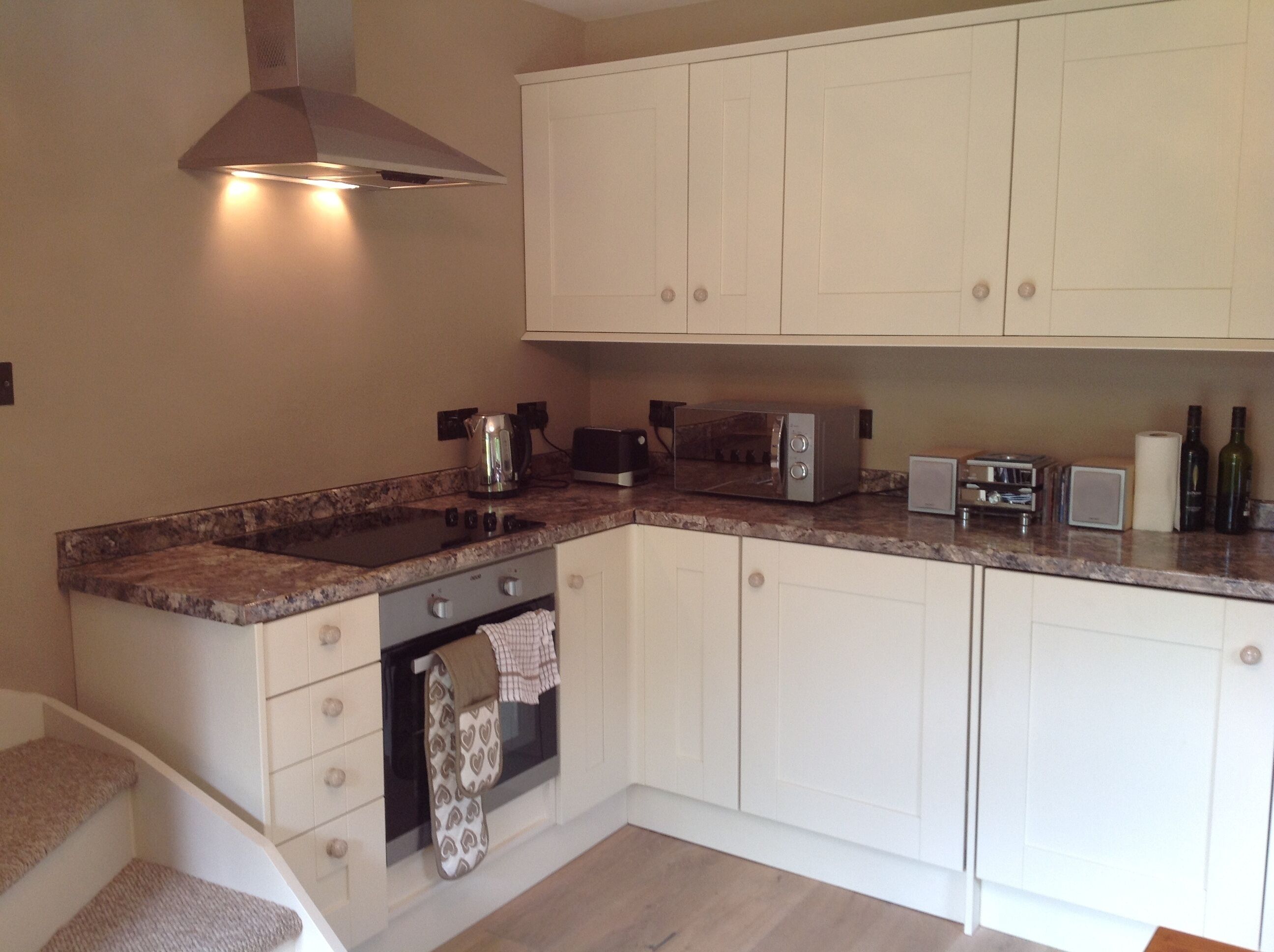 Delightful Cottage in a Peaceful Rural location, but only 5 minutes to the city.