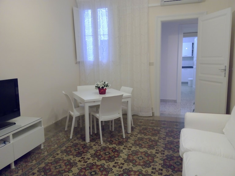 Einen Steinwurf Vom Meer Entfernt. Romey Wohnung - Trapani