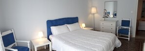 2 bedrooms, iron/ironing board, travel cot, free WiFi