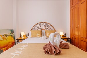 3 chambres, fer et planche à repasser, Wi-Fi, draps fournis
