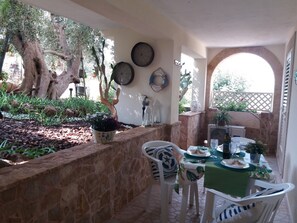 تناول الطعام بالخارج