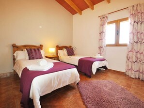 2 chambres, fer et planche à repasser, accès Internet, draps fournis