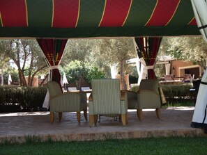 Outdoor dining - Mas de L'Ourika Original (Marrakech)