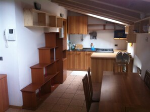 Fridge, microwave, oven, stovetop - Apartment center Riva Del Garda (riva del garda)