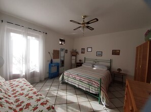 2 bedrooms, desk, soundproofing, iron/ironing board