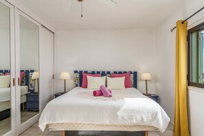 4 chambres, fer et planche à repasser, Wi-Fi, draps fournis