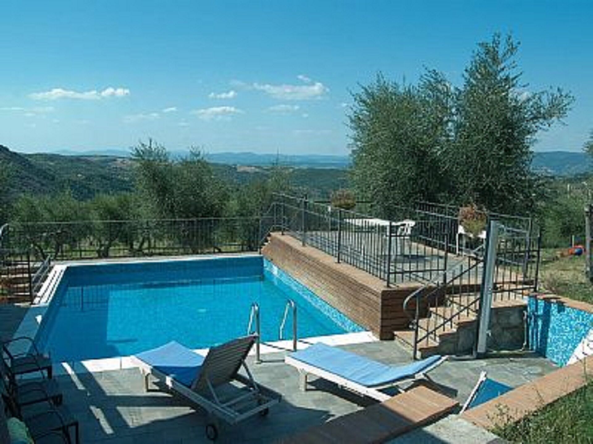 SWIMMING POOL IN A RELAXING AND UNSPOILT AGRITURISMO MAREMMA-VAL D ORCIA AREA
