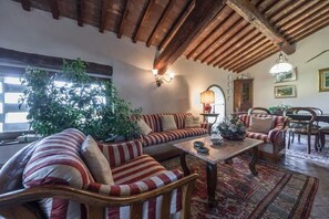 TV, fireplace, DVD player, books - 19th century farmhouse on a hill between magical valleys and Sienese hills (Casole d'Elsa (Siena))