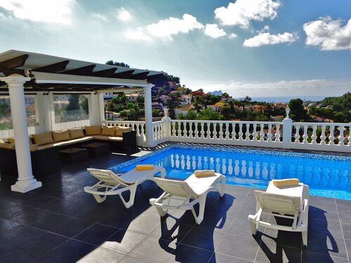 2bed 2bath apartment with private pool and sea views enjoys all day sunshine!