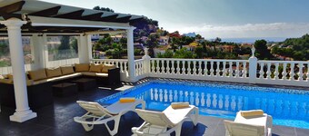 2bed 2bath apartment with private pool and sea views enjoys all day sunshine!