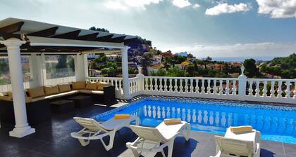 2bed 2bath apartment with private pool and sea views enjoys all day sunshine!