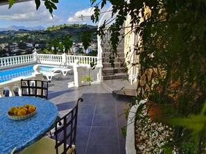 Outdoor dining - 2bed 2bath apartment with private pool and sea views enjoys all day sunshine! (Benissa)