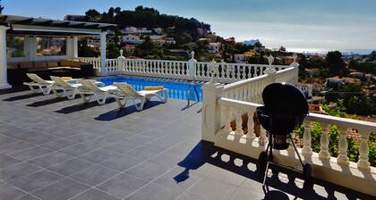 2bed 2bath apartment with private pool and sea views enjoys all day sunshine!