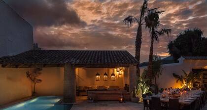 Ylellinen kartano, minuutin päässä rannasta, 14 kylpyhuoneellista, ilmastointi, keskeisellä paikalla