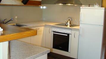 Køleskab, ovn, kogeplade, opvaskemaskine