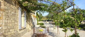 Recently renovated 19th century wine estate, at the foot of Mont Ventoux